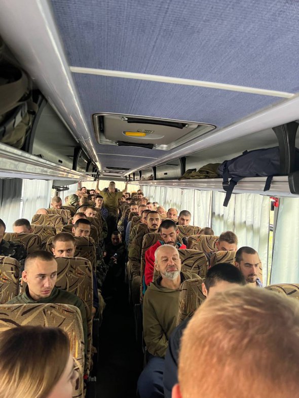 215 украинцев вернулись вчера из плена. Самая крупная операция по обмену пленными