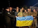 215 українців повернулись вчора з полону. Найбільша операція з обміну полоненими