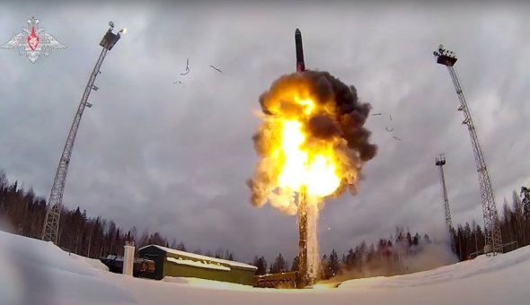Запуск межконтинентальной баллистической ракеты «Ярс» с аэродрома во время учений 19 февраля 2022 года 