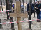 На месте массового захоронения людей в Изюме на Харьковщине уже эксгумировали 427 тел