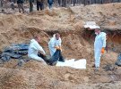 На місці масового поховання людей в Ізюмі на Харківщині вже ексгумували 427 тіл