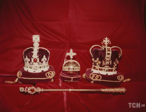 Корона Святого Эдуарда, держава, скипетр з крестом и корона Британской імперии