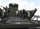 Командувач Об'єднаних Сил ЗСУ генерал-лейтенант Сергій Наєв показав тренування дивізіону річкових катерів, серед яких видно десантні катери SHERP the SHUTTLE