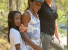 Американська акторка Шарліз Терон виховує двох названих дітей. Джексон (посередині) вирішив стати трансгендерною дівчинкою