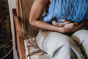 Жінку має насторожити менструальний цикл, що триває понад дев’ять діб, біль під час близькості, закрепи, прискорене сечовипускання