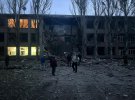 Последствия российских обстрелов в Донецкой области. Оккупанты обстреляли школу в Николаевке.
