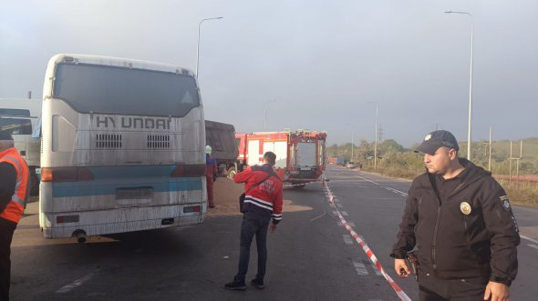 Поліцейські встановлюють обставини ДТП