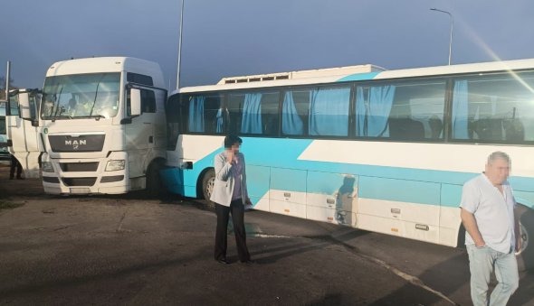 За медицинской помощью обратилось 17 пассажиров автобуса