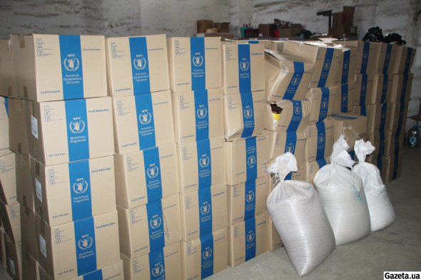 На склад у Козачу Лопань вже завезли гуманітарну допомогу для місцевих від Всесвітньої продовольчої програми