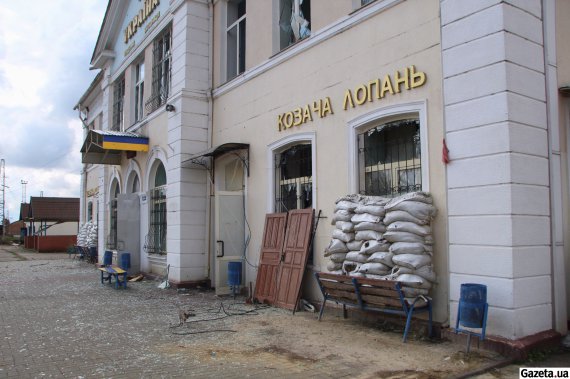 В здании железнодорожного вокзала в Казачьей Лопани располагался офицерский штаб российских оккупантов