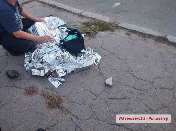 29 сентября российские террористы обстреляли кассетными снарядами остановку общественного транспорта в Николаеве.