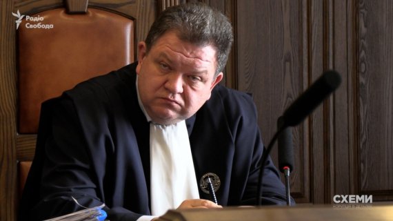 Журналісти "Радіо Свобода" повідомили, що голова Господарського касаційного суду Богдан Львов і його дружина мають російські паспорти. 