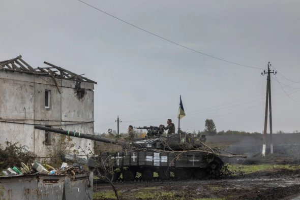 Український танк біля відвойованого Лиману