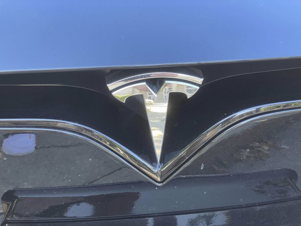 Акції американської компанії Tesla Ілона Маска втратили майже 9% вартості