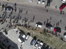 Росіяни йдуть пішки після того, як перетнули прикордонний перехід у Верхньому Ларсі між Грузією і Росією, 28 вересня.