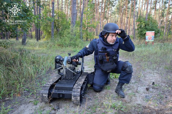 Робот-сапер на прізвисько Бобер допомагає розміновувати деокуповану Харківщину 