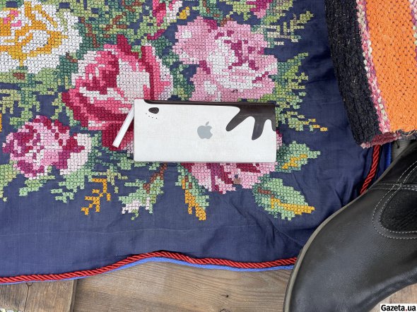 Портативна зарядка Apple, якої ніколи не було у виробництві. Не працює і коштує 50 грн