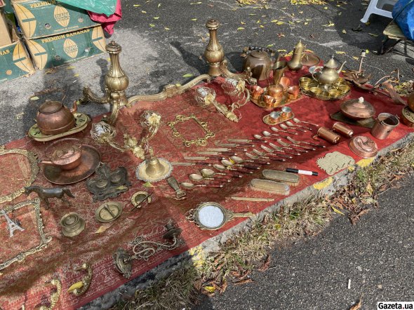 Старовинний посуд та срібло коштують на ринку дорого, однак можна постаратися збити ціну