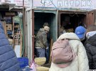 Барахолка розташована за книжковим ринком по вул. Вербова й до залізничних колій