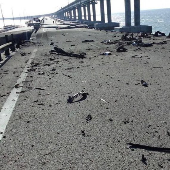 Показали повреждения на Крымском мосту