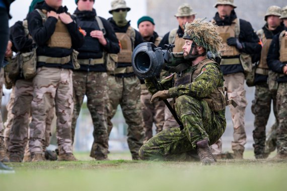 Канада возобновила украинскую тренировочную миссию в Великобритании
