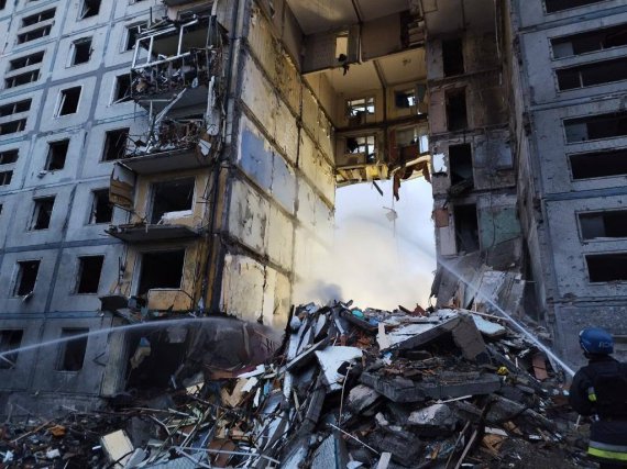 Фото последствий российского ракетного удара по Запорожью опубликовал президент Украины Владимир Зеленский