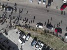 Росіяни йдуть пішки після того, як перетнули прикордонний перехід у Верхньому Ларсі між Грузією і Росією, 28 вересня.