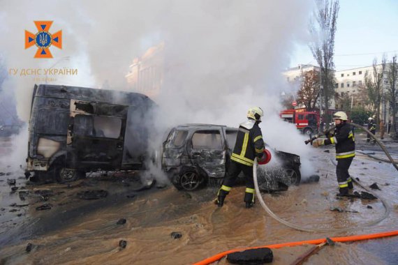 Показали новые фото утренней атаки на Киев