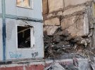 Рятувальники продовжують розбирати завали житлового будинку в Запоріжжі, зруйнованого російською ракетою 9 жовтня