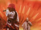 Музыканты давали благотворительные концерты, во время которых собирали деньги для помощи Украине