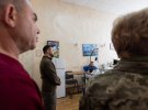 У День захисників і захисниць України президент Володимир Зеленський прийшов у військовий госпіталь.