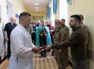 У День захисників і захисниць України президент Володимир Зеленський прийшов у військовий госпіталь.