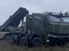 Підрозділи реактивної артилерії б'ють по російських окупантах із української 220-мм реактивної системи залпового вогню "Буревій".