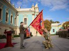 Президент Володимир Зеленський вручив Бойові прапори частинам Сил територіальної оборони ЗСУ, які беруть участь у бойових діях