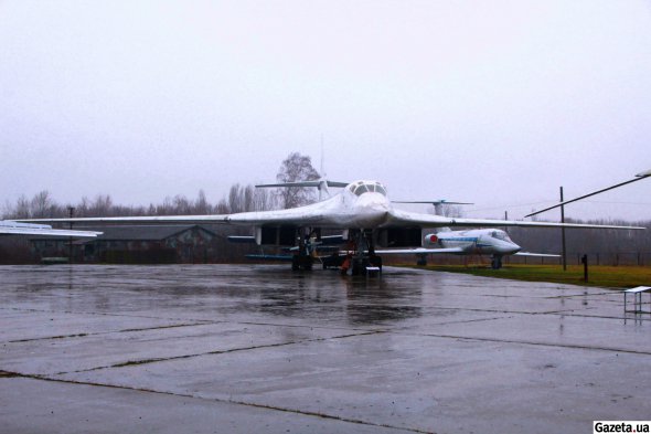 Єдиний у світі музейний експонат літак Ту-160 в музеї важкої бомбардувальної авіації в Полтаві