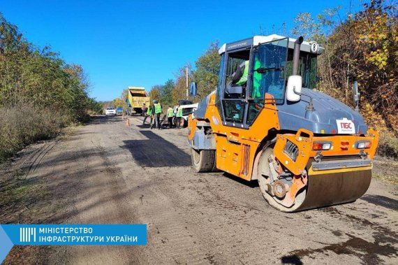 С сентября на деоккупированной части Харьковщины расчистили 410 км дорог и 23 км коммунальных улиц