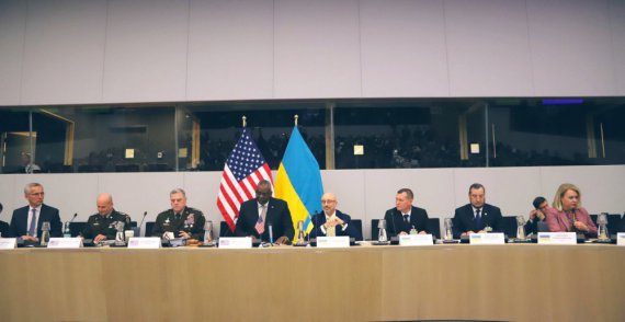 12 жовтня у Брюсселі відбулася шоста зустріч Контактної групи з питань оборони України у форматі "Рамштайн". У зустрічі брали участь представники майже 50 країн. 