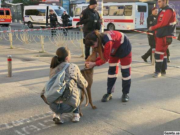 В результате российского удара по жилому дому в Киеве погибла 59-летняя женщина