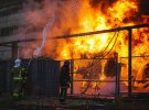 Рятувальники ліквідовують наслідки ворожих обстрілів у Києві. Від російського обстрілу загинули троє людей.