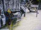 Рятувальники ліквідовують наслідки ворожих обстрілів у Києві. Від російського обстрілу загинули троє людей.
