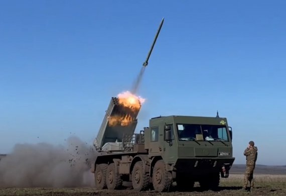 Вооруженные силы Украины успешно используют реактивную систему залпового огня RM-70 "Вампир", которую передала Украине Чехия.