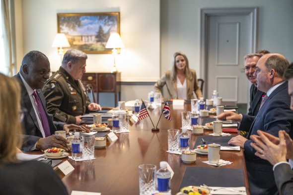 Министр обороны США Ллойд Остин провел встречу с британским коллегой Беном Уоллесом