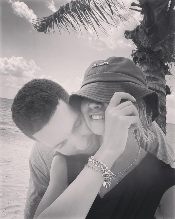 Актриса Ирина Сопонару встречается с великобританцем Рисом