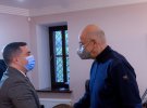 У посольстві Греції він зустрівся з головою групи дружби парламентів "Греція - Україна" Тетяною Плачковою, ректором Маріупольського державного університету Миколою Трофименком та заступницею Голови місії Кіпру Ліною Темістоклеус