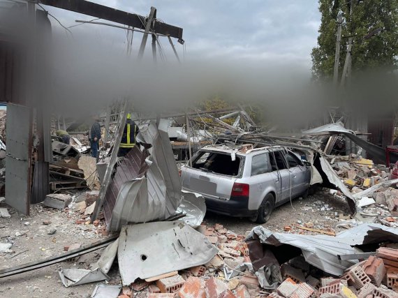 19 жовтня у Чернігові стався вибух в одному з мікрорайонів міста. Попередньо відомо, що вибух спричинив ворожий безпілотник, повідомила поліція.