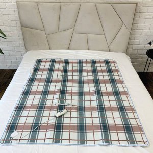 Електричне простирадло застеляють на матрац, накривають традиційним лляним чи бавовняним. Режим ”прогрів” вмикають на 30 хвилин перед сном, до ранку працює на режимі ”ніч”. Під час роботи споживає від 40 до 100 ват за годину