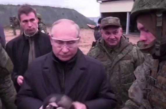 20 октября президент страны-агрессора Российской Федерации Владимир Путин приехал военный полигон под Рязанью.