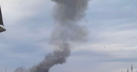 Над Луцком после взрыва поднялся черный столб дыма