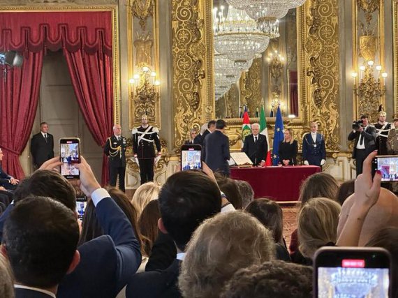 Нова прем’єр-міністр Італії Джорджа Мелоні та 24 члени уряду склали  присягу президенту Серджо Маттареллі