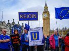 В Лондоне общественность вышла на улицу с призывом к возвращению Великобритании в состав Европейского Союза.